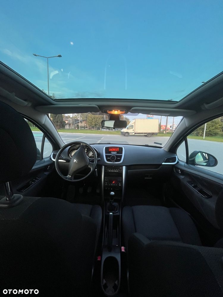 Peugeot 207 - 17