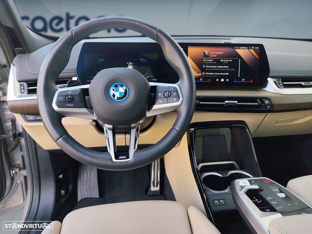 BMW iX1 eDrive20 Pack Desportivo M - 13