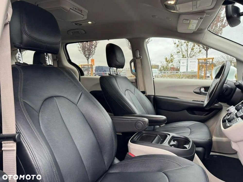 Chrysler Pacifica - 13
