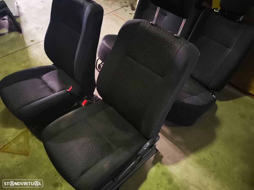 DAIHATSU SIRION CONJUNTO DE BANCOS FRENTE E TRÁS B013 - 2
