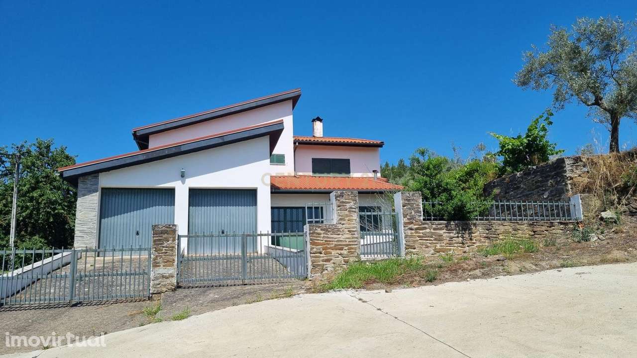 Magnífica Moradia T5 para venda na aldeia da Réfega- Bragança - Grande imagem: 2/48