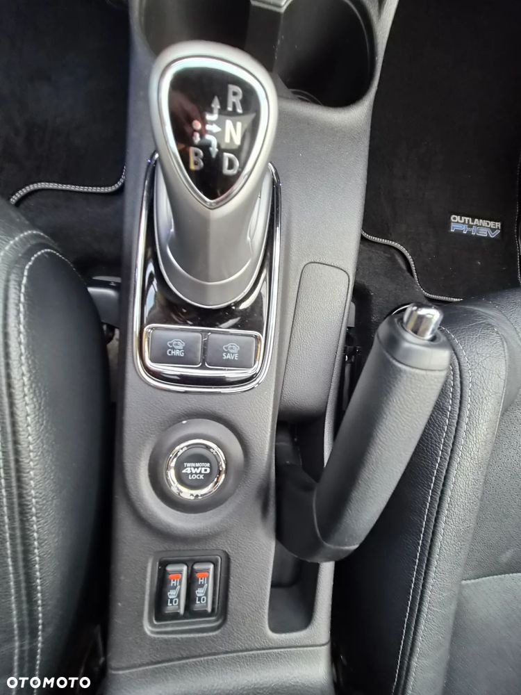 Mitsubishi Outlander - 25
