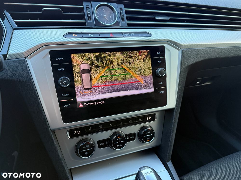 Volkswagen Passat - 14