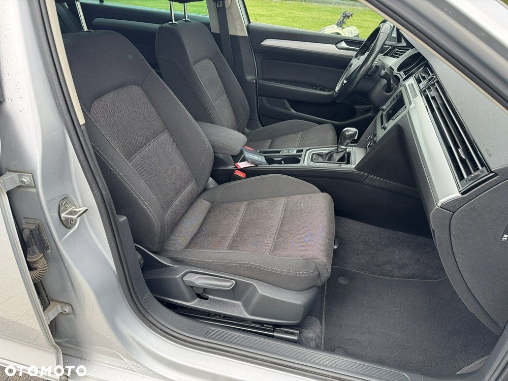 Volkswagen Passat - 30