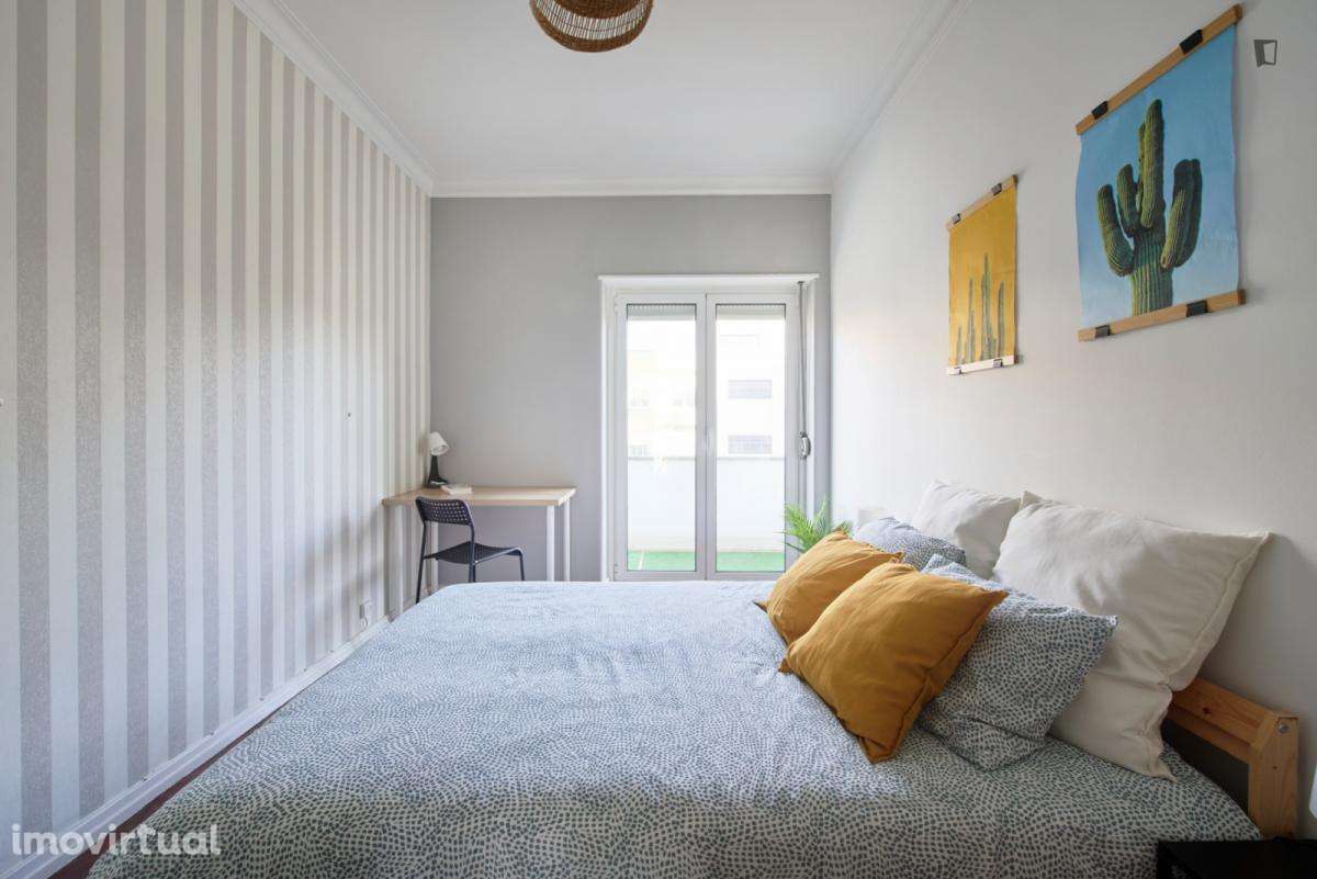 Quarto - localizado em Intendente Lisbon - Grande imagem: 5/33