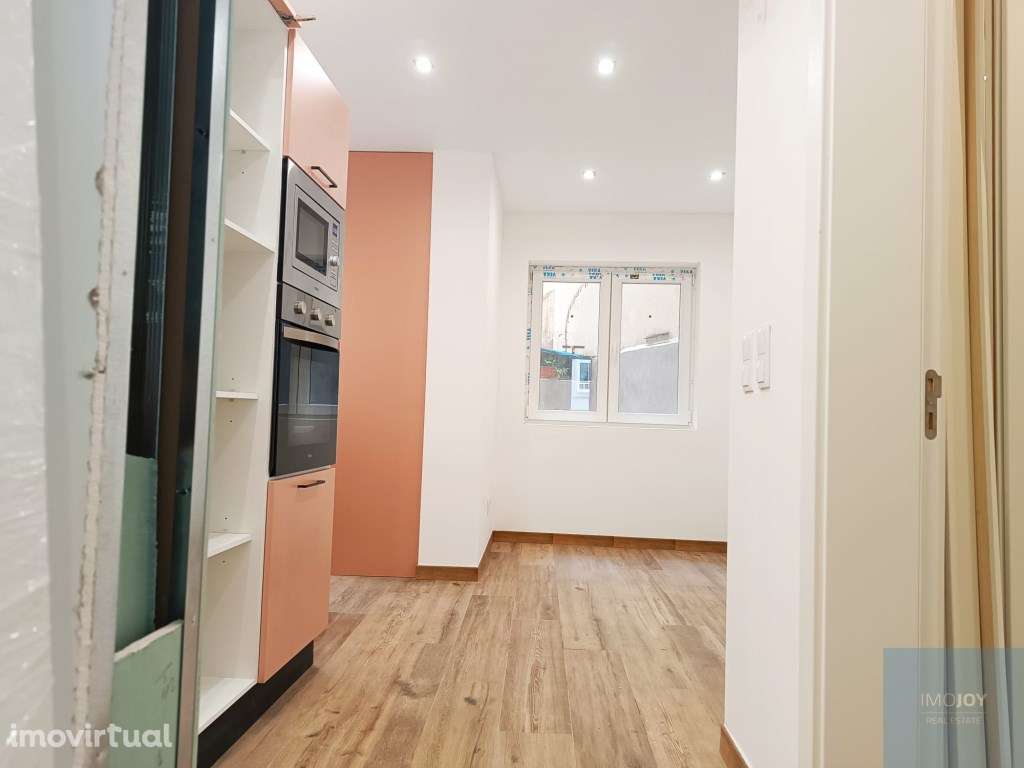 Apartamento T2 Totalmente Remodelado na Estrela em Lisboa - Grande imagem: 4/44
