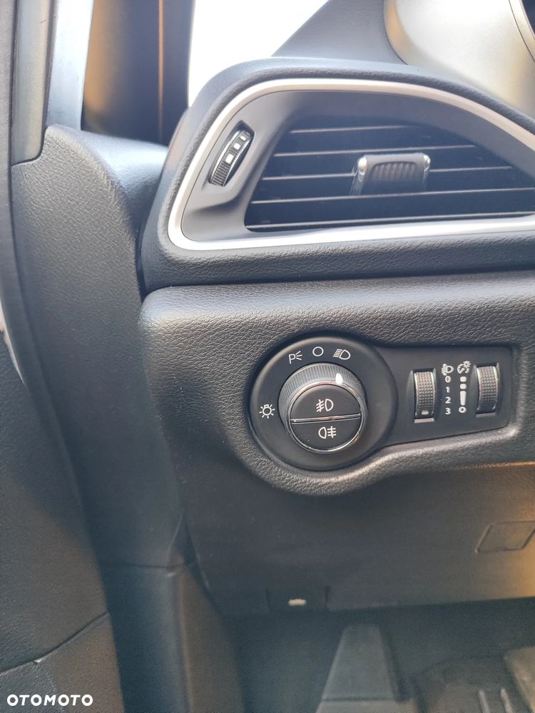 Chrysler Pacifica - 12