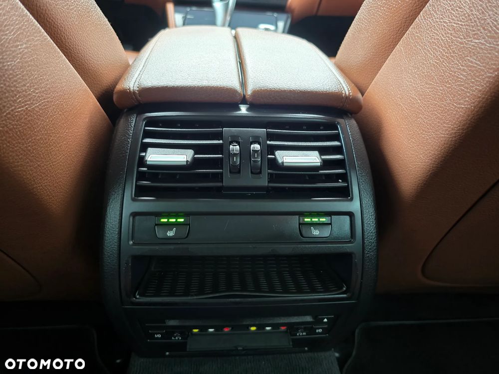 BMW Seria 5 525d Sport-Aut Luxury Line - 32