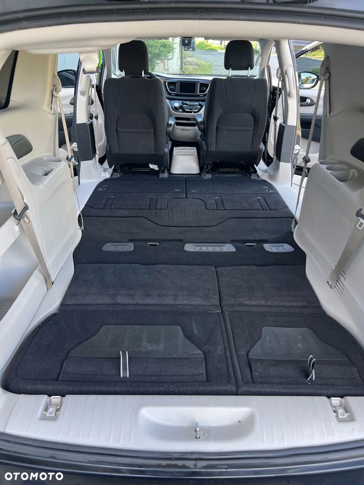 Chrysler Pacifica - 17