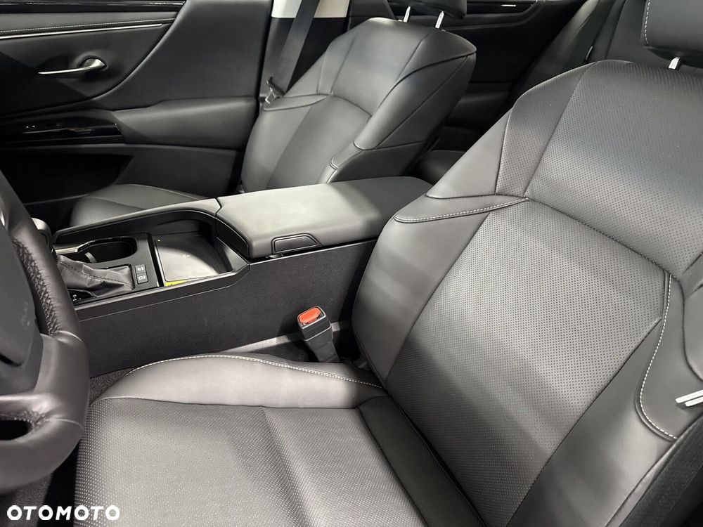 Lexus ES 300h Business Edition - 17