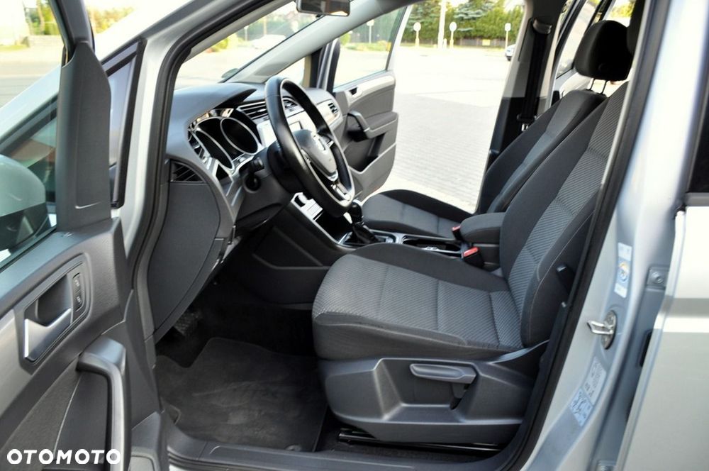 Volkswagen Touran - 22
