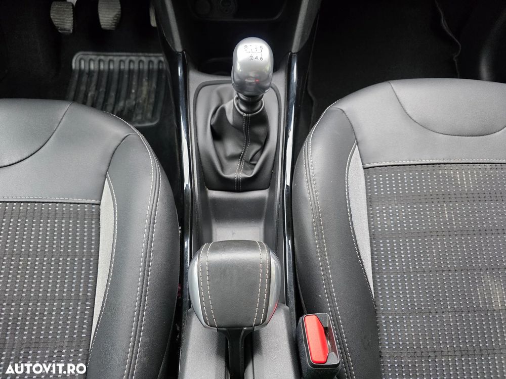 Peugeot 2008 1.2 L PureTech STT Allure - 19