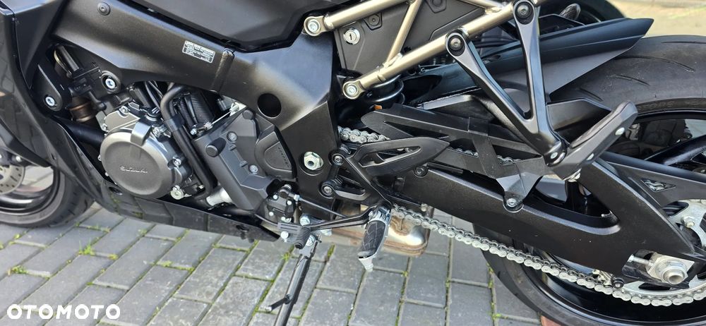 Suzuki GSX - 38