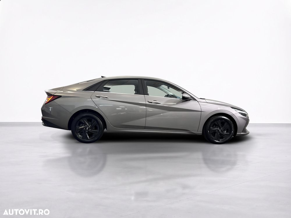 Hyundai Elantra - 7