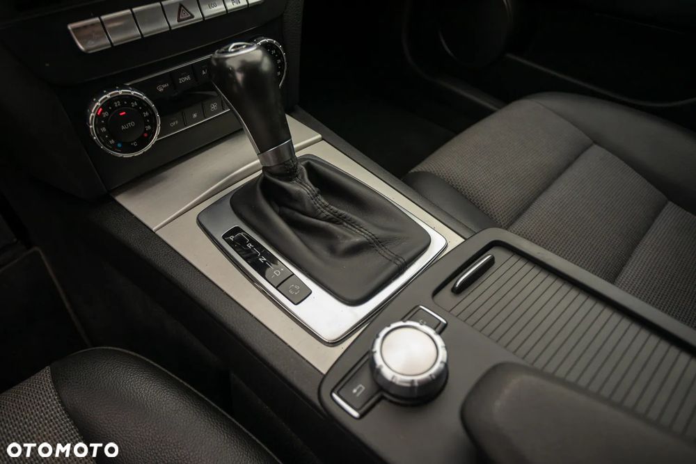 Mercedes-Benz Klasa C 180 7G-TRONIC Avantgarde Edition - 27