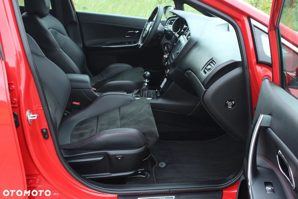 Kia Ceed 1.6 T-GDI OPF GT - 24