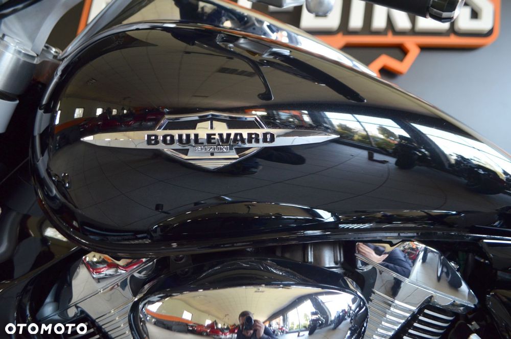 Suzuki Intruder - 24