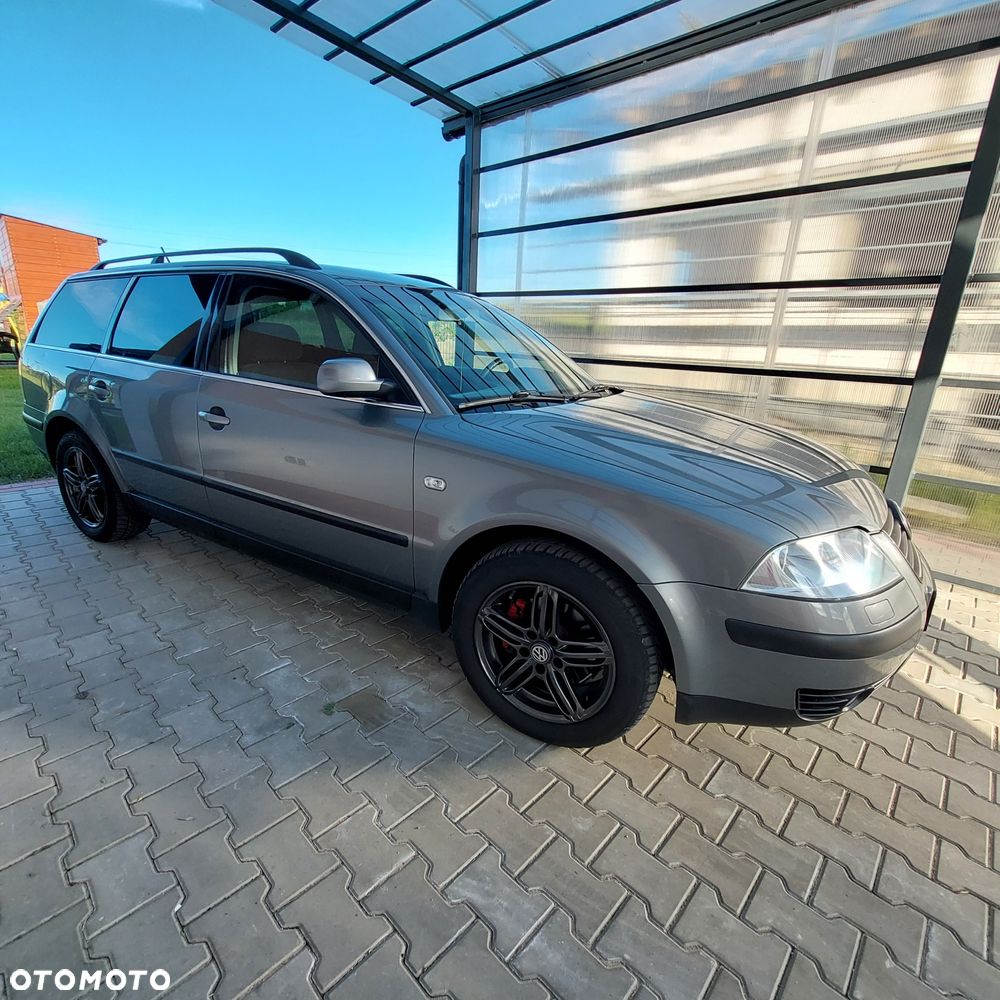 Volkswagen Passat - 1