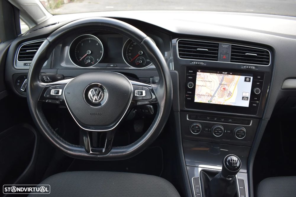 VW Golf Variant 1.6 TDi Confortline - 19