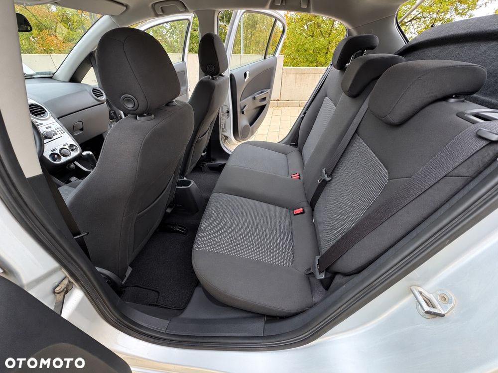 Opel Corsa 1.2 16V Essentia - 23
