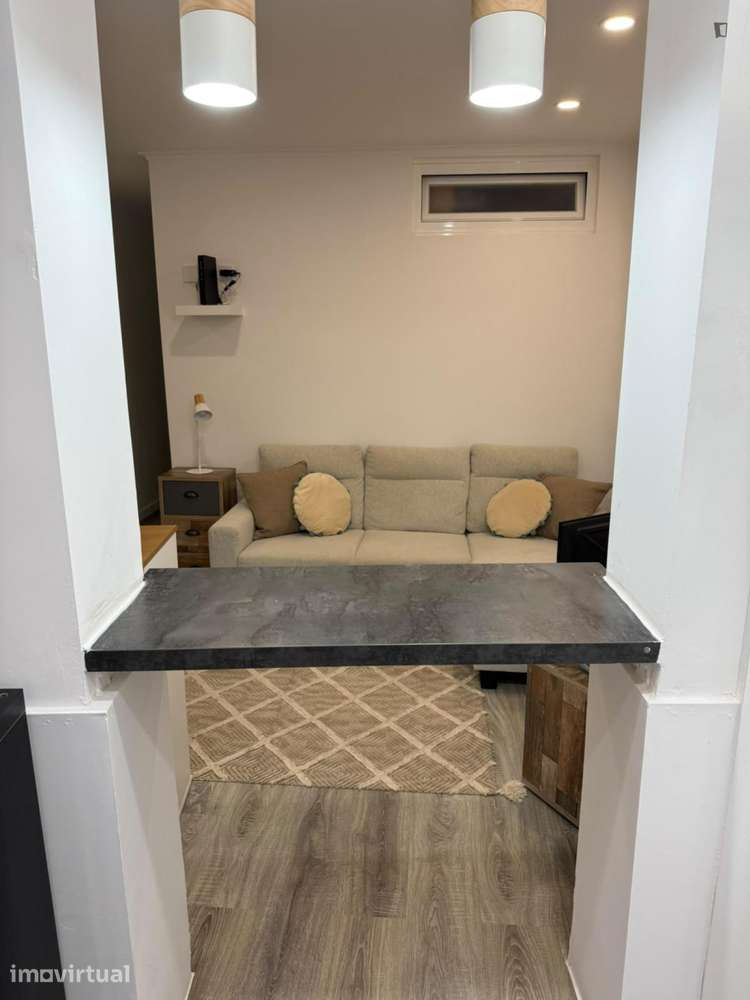 Quarto - localizado em Santos Lisbon - Grande imagem: 5/9