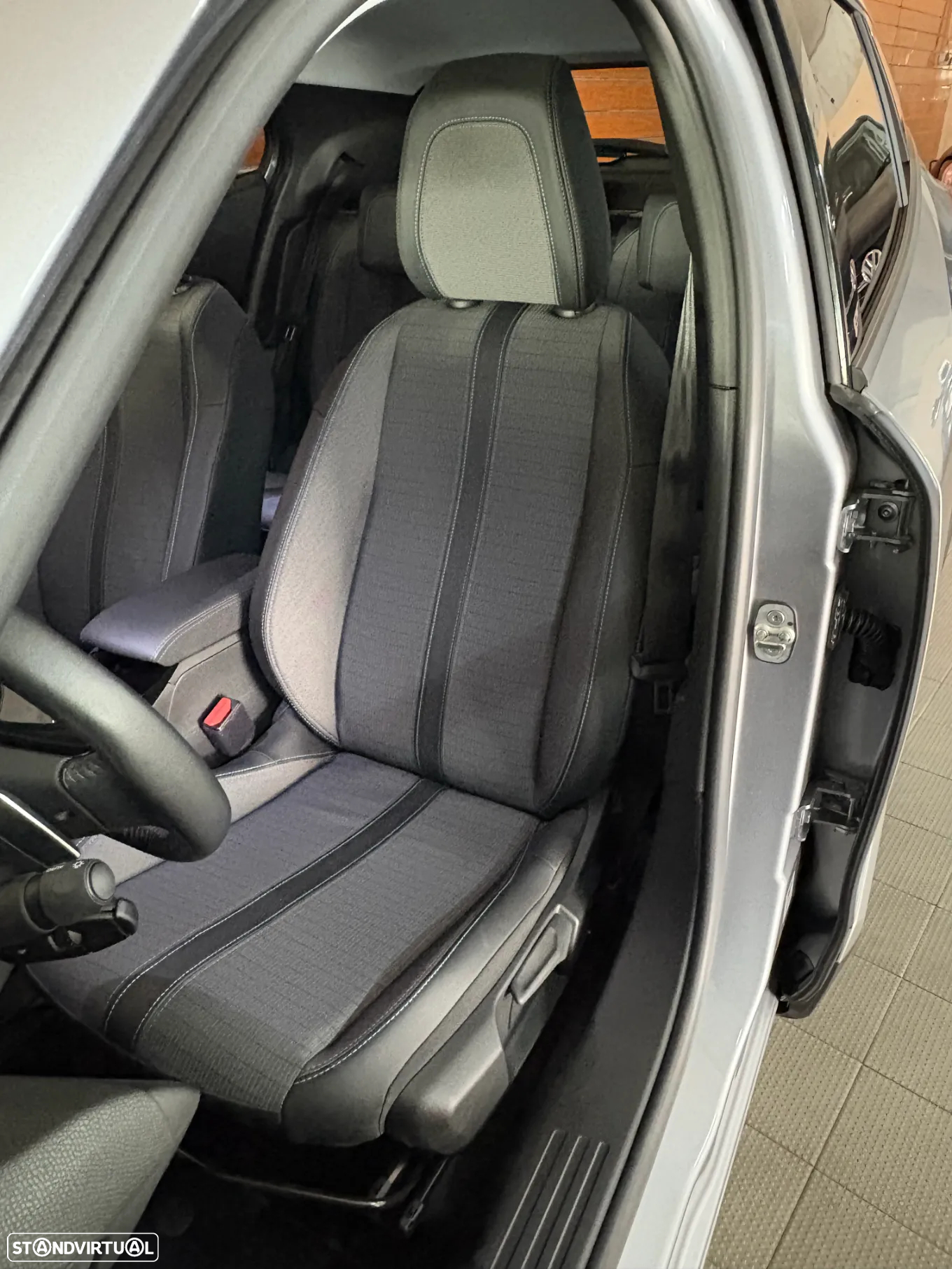 Peugeot 2008 1.2 PureTech Allure Pack EAT8 - 10