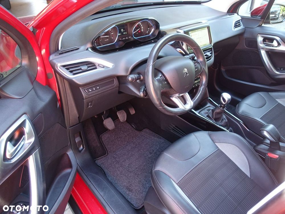 Peugeot 2008 1.2 Pure Tech Allure S&S - 8