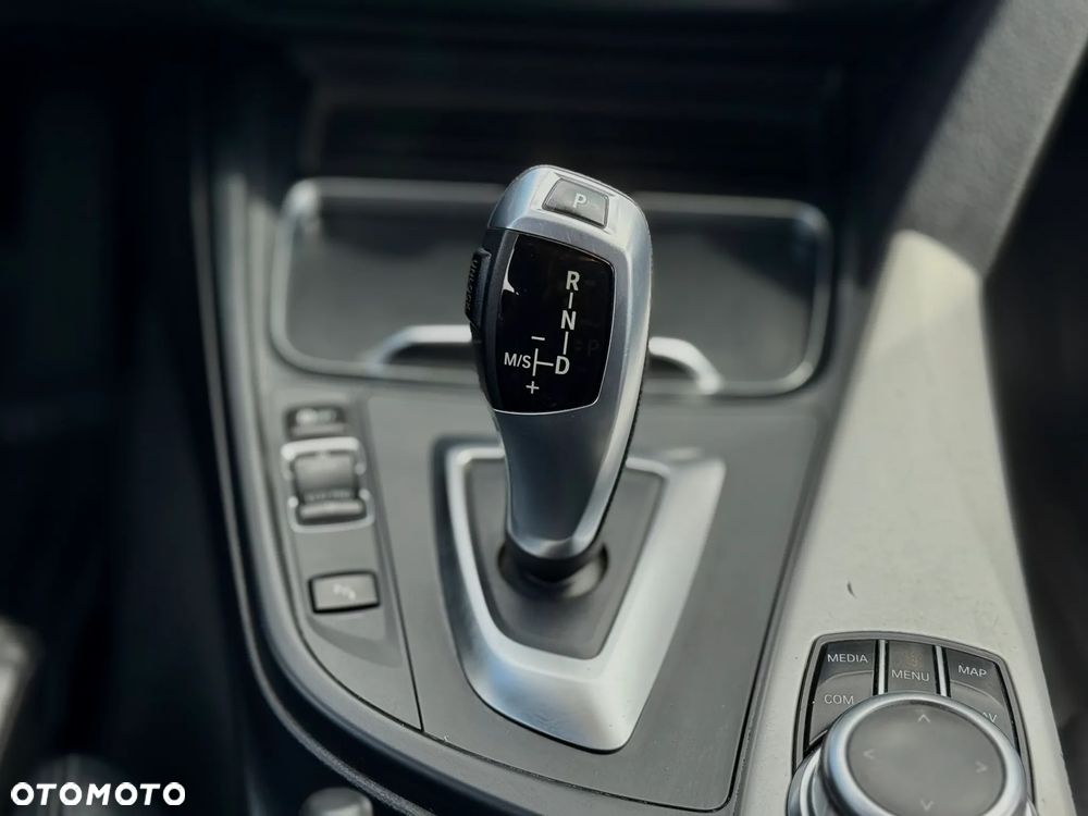 BMW Seria 3 318d - 19