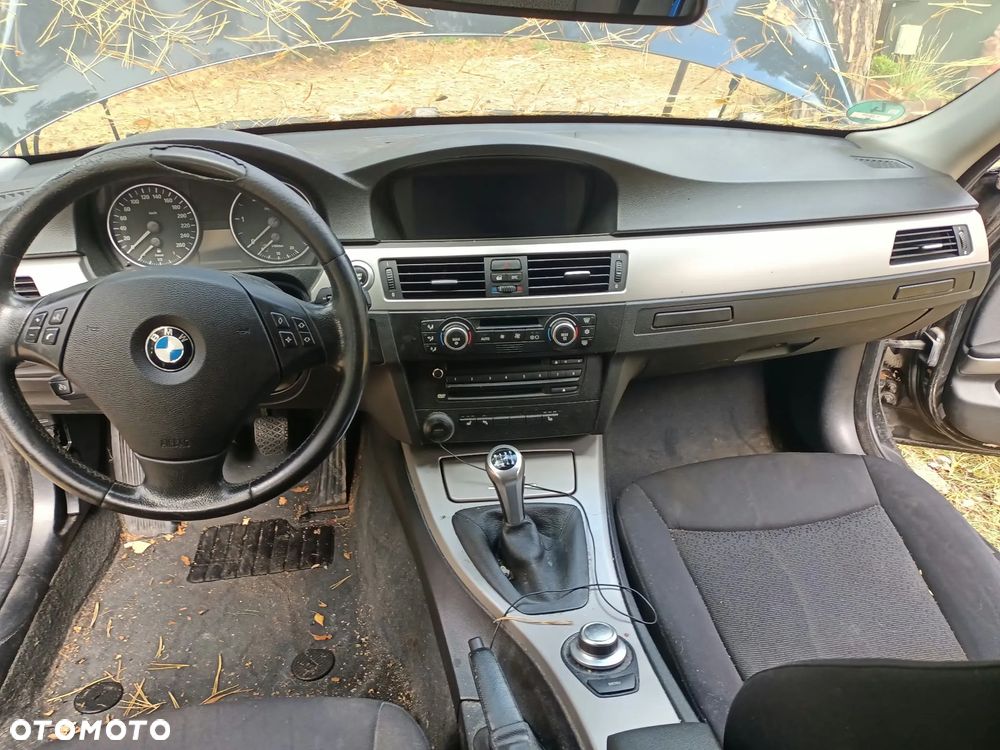 Deska rozdzielcza konsola kokpit BMW E90 E91 E92 E93 Nawigacja Navi cupholder kubki Europa