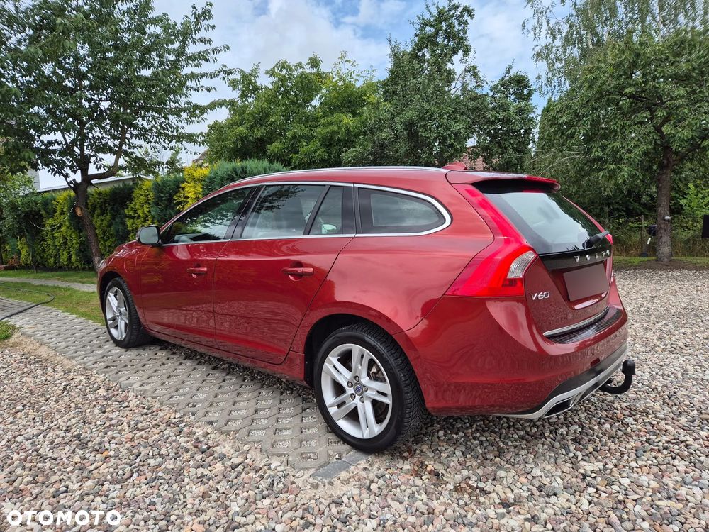 Volvo V60 D6 AWD Plug-in Hybrid R-Design Summum - 5