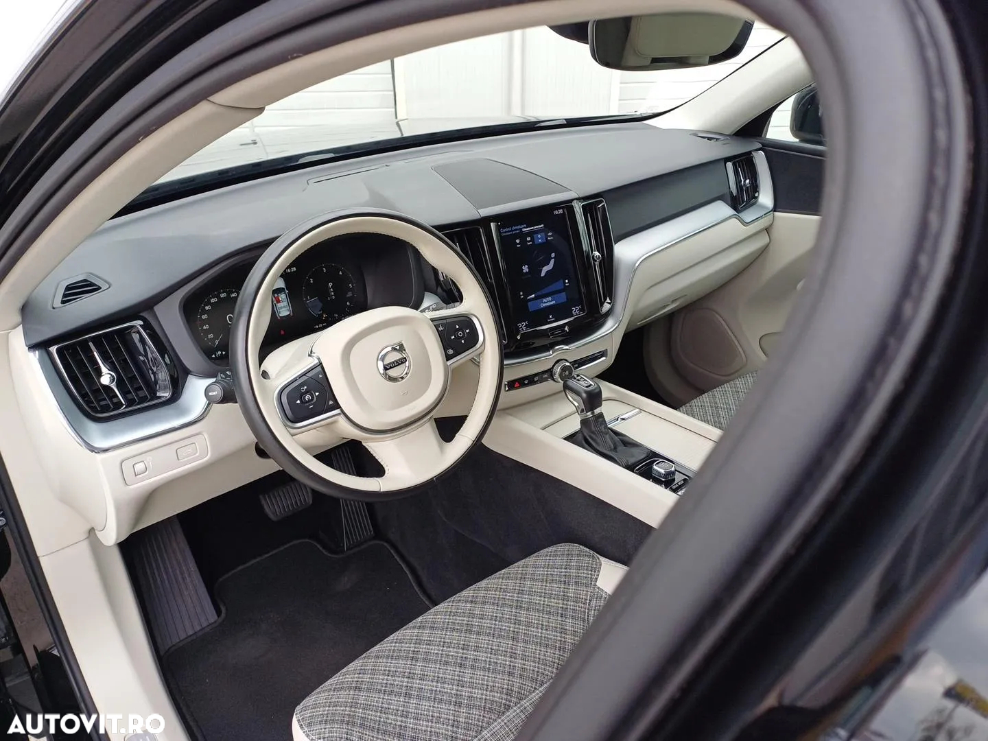 Volvo XC 60 D4 AWD Geartronic Momentum - 11