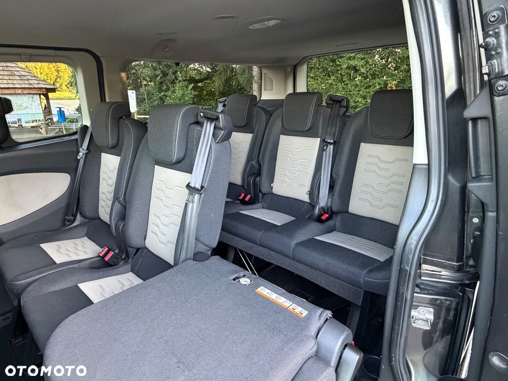 Ford Tourneo Custom - 30