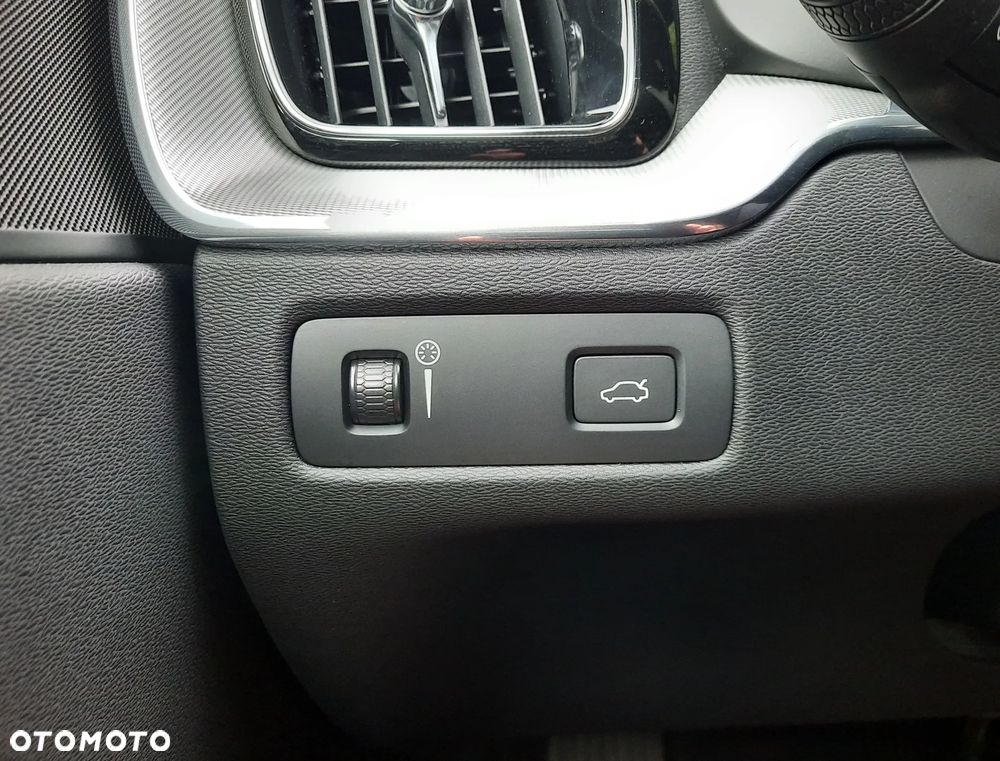 Volvo XC 60 B4 B R-Design - 32