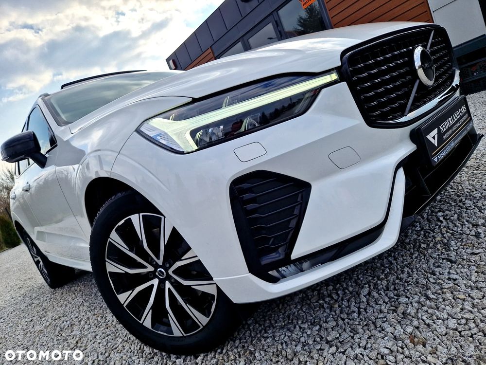 Volvo XC 60 B4 D Plus Dark - 32