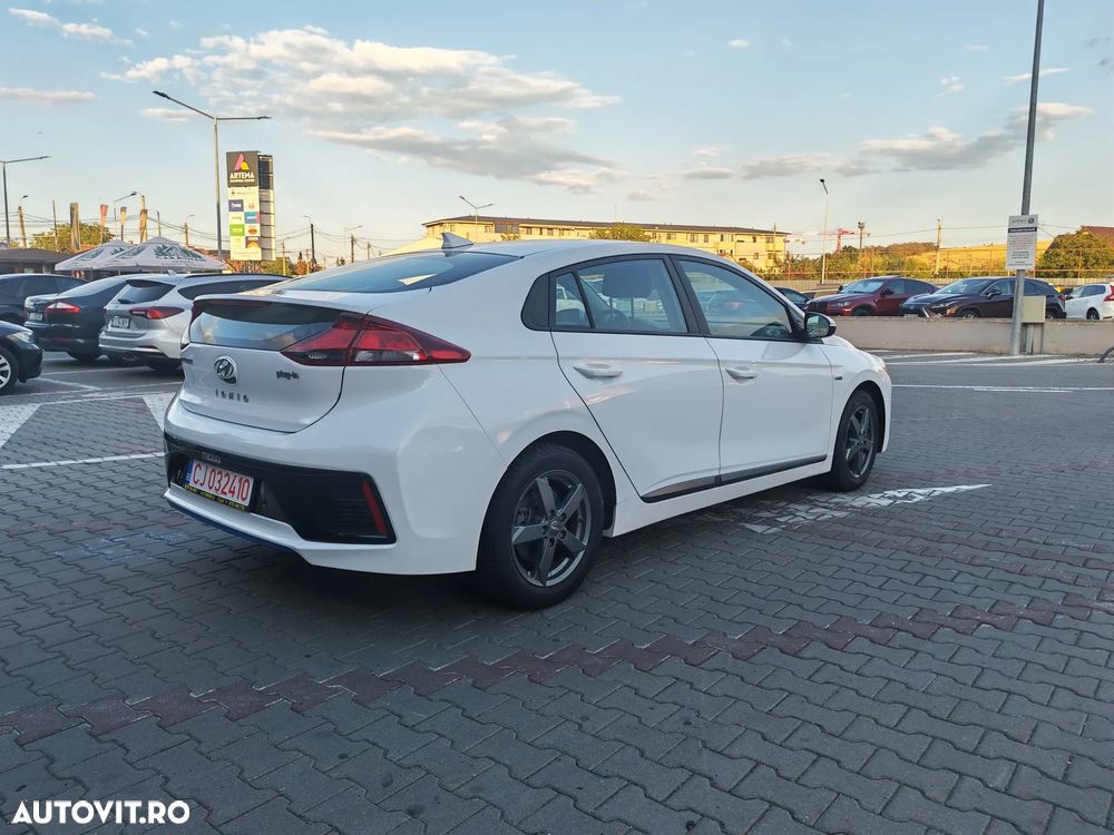 Hyundai IONIQ - 14