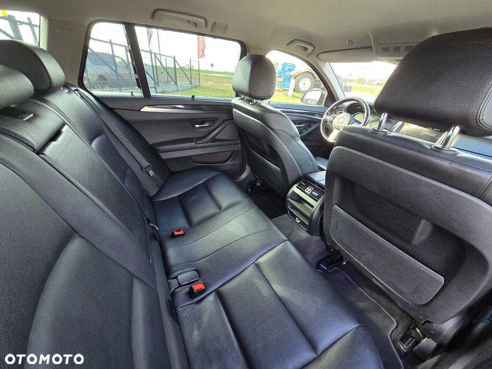 BMW Seria 5 518d - 33