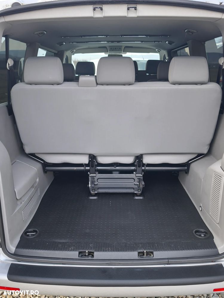 Volkswagen Caravelle - 13