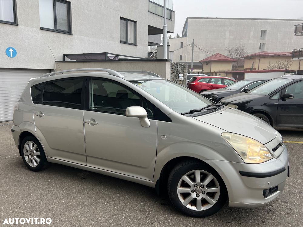 Toyota Corolla Verso 2.2 D-4D Sol - 3