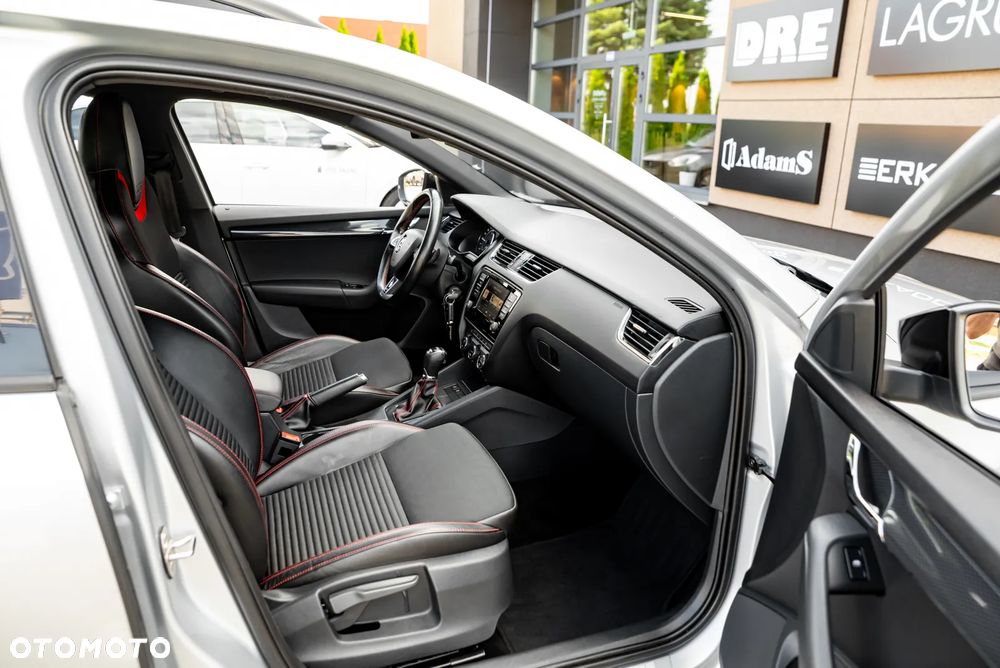 Skoda Octavia 2.0 TDI DSG RS - 25