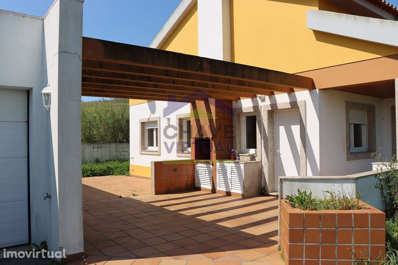 Moradia V4 com Garagem e Quintal, perto da Praia - Casal da Murta,... - Grande imagem: 3/39