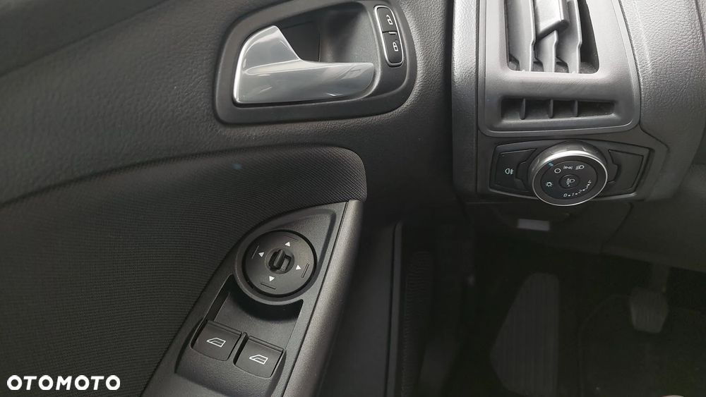Ford Focus 1.6 Trend - 30