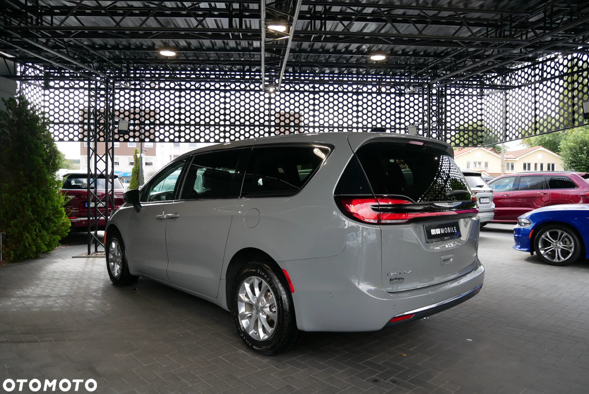 Chrysler Pacifica - 4