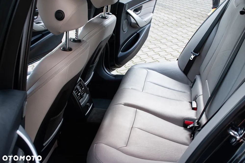 BMW Seria 3 320d M Sport Edition - 28