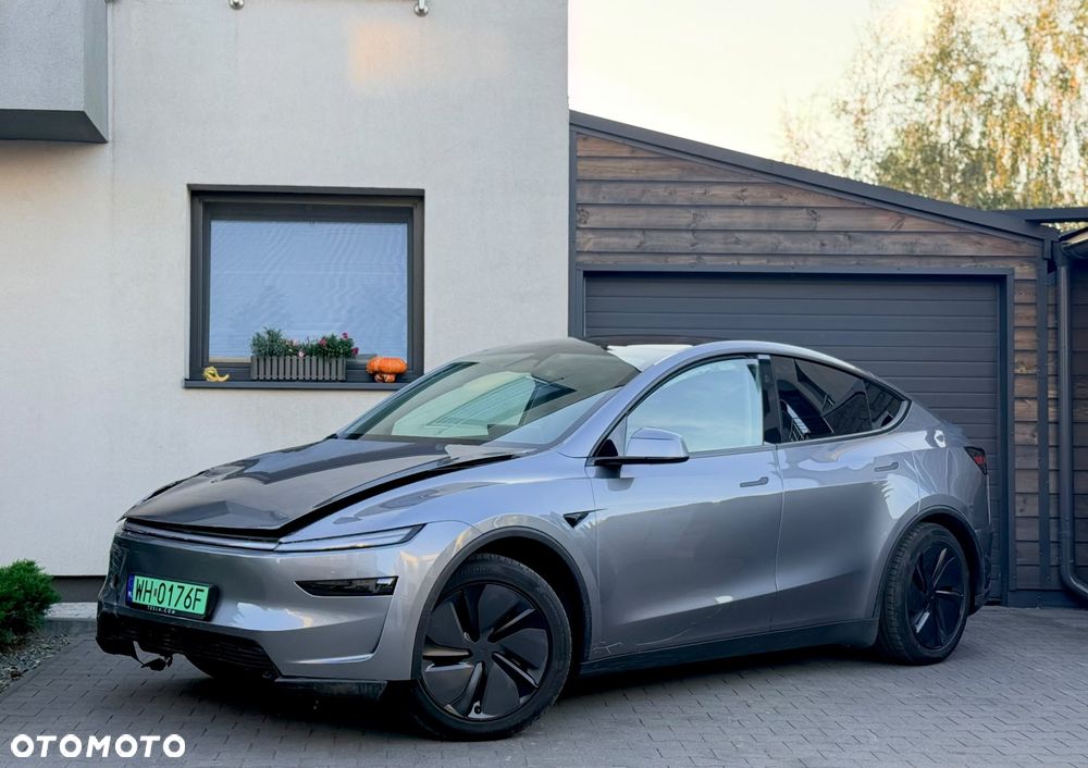 Tesla Model Y Long Range AWD - 1