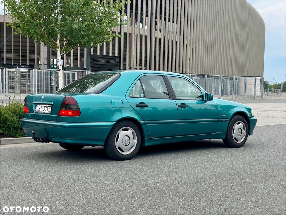 Mercedes-Benz Klasa C 220 T CDI Classic - 22