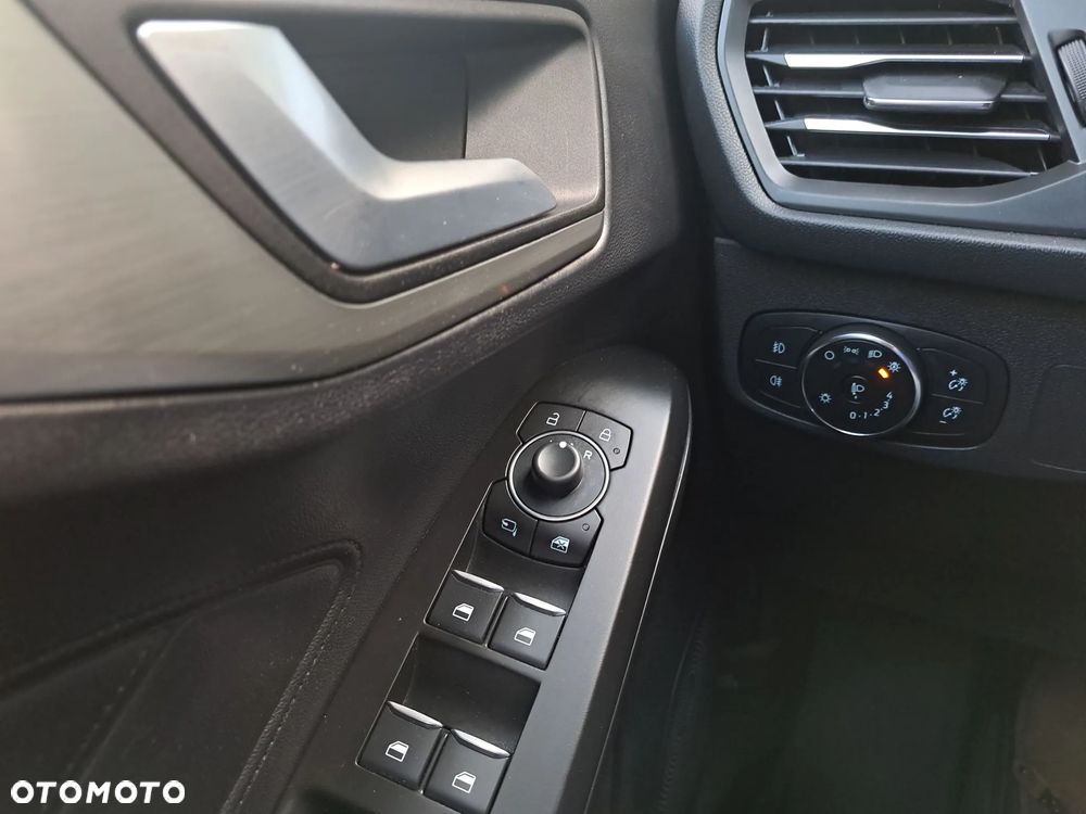 Ford Focus 1.0 EcoBoost Titanium - 27