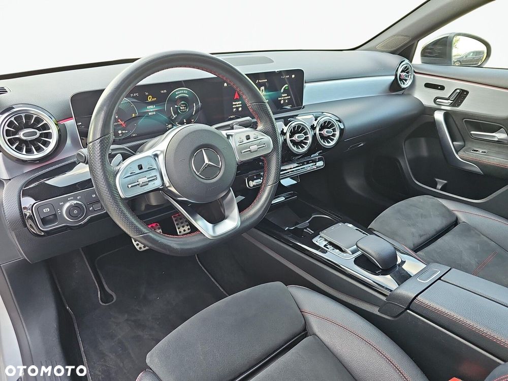 Mercedes-Benz Klasa A 220 4-Matic AMG Line 7G-DCT - 4