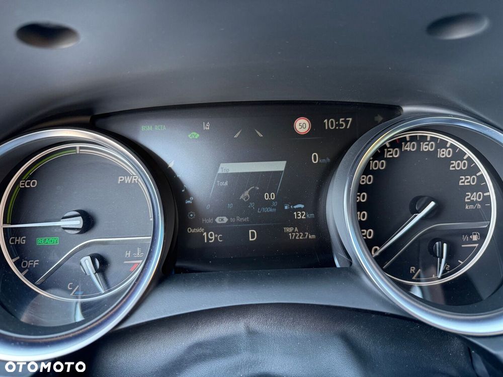 Toyota Camry 2.5 Hybrid Executive CVT - 32