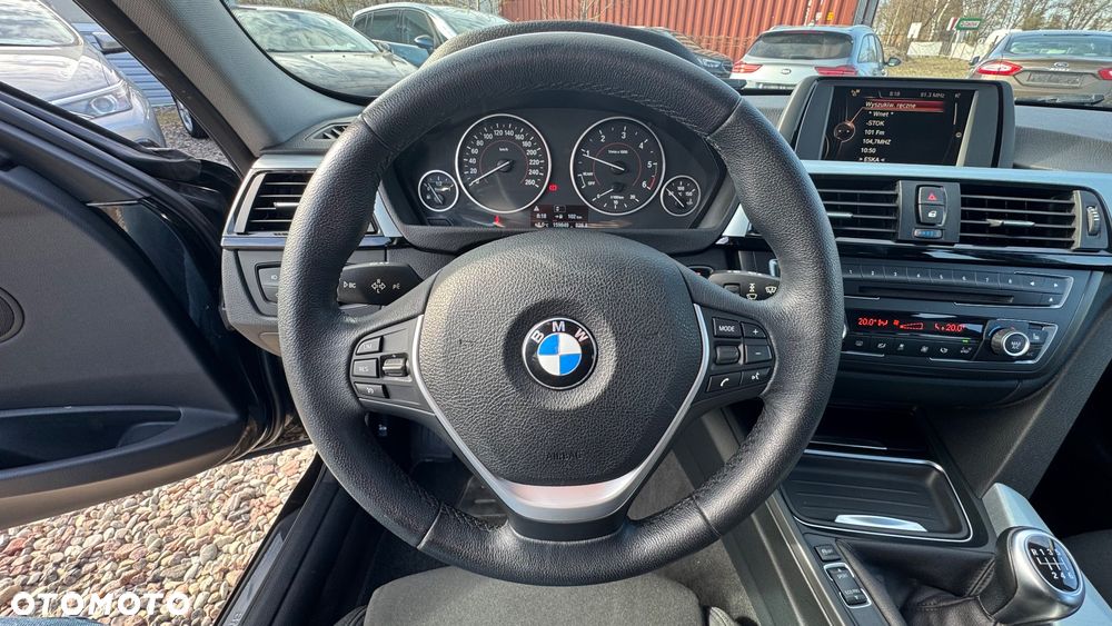 BMW Seria 3 318d DPF Edition Sport - 31