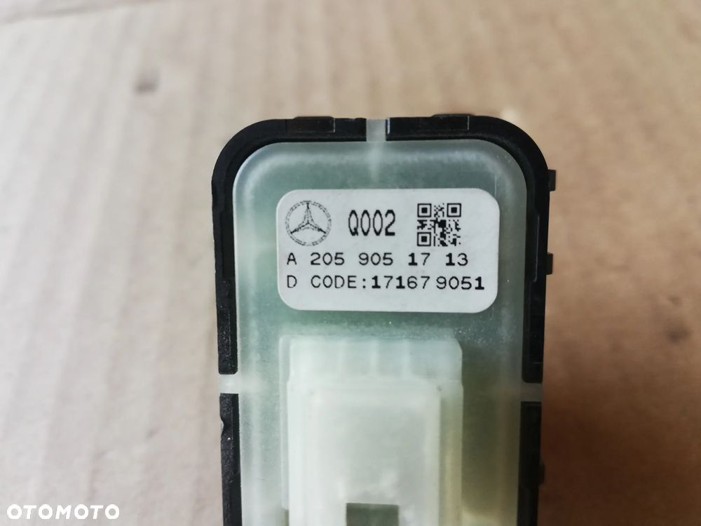 PRZEŁĄCZNIK PRZYCISK OTWIERANIA KLAPY 2059051713 MERCEDES W205 - 2
